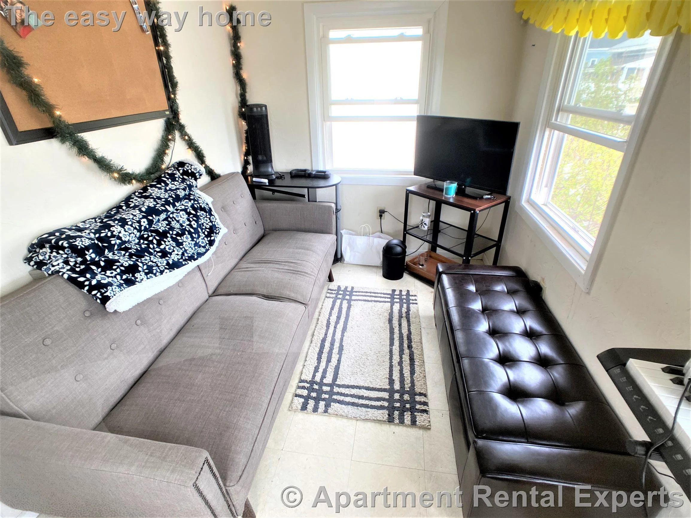 24 Willard Ave, Tufts