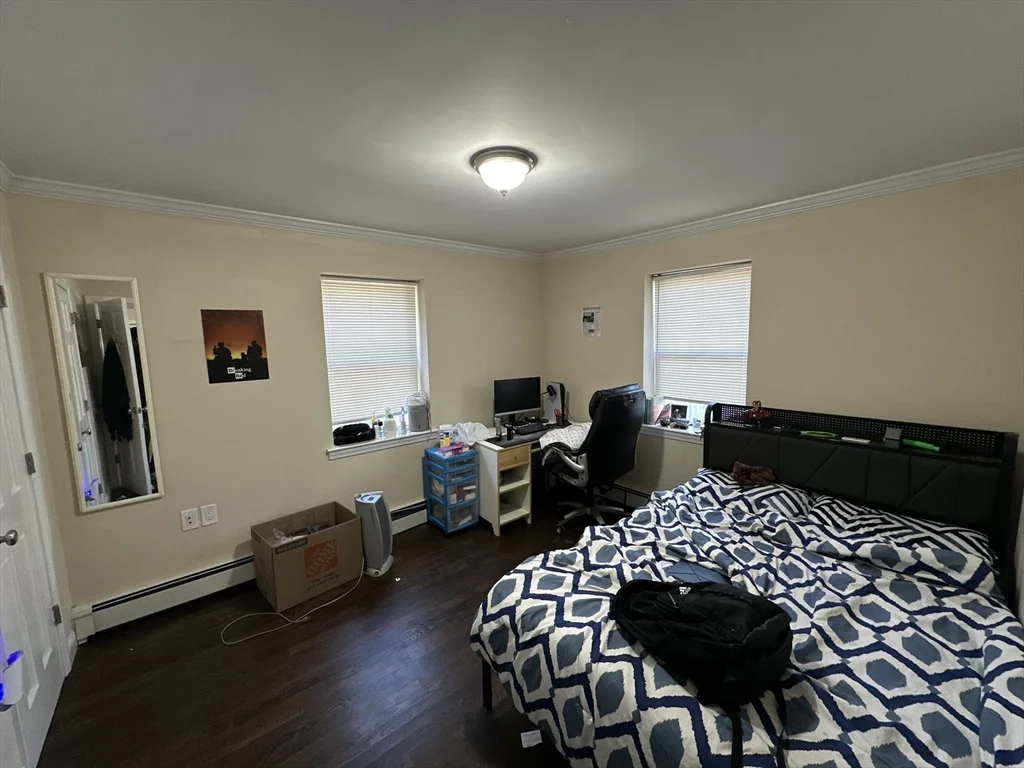 435 Walnut Ave, Roxbury
