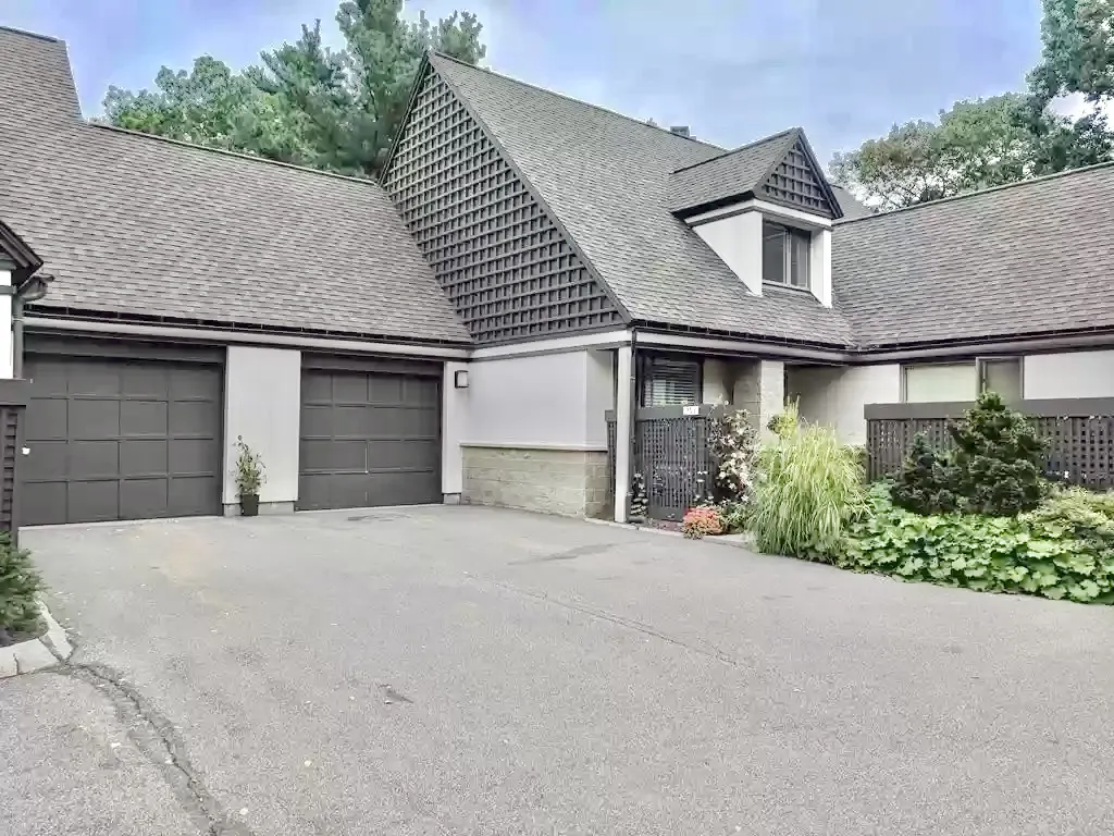 253 Nahanton St, Oak Hill