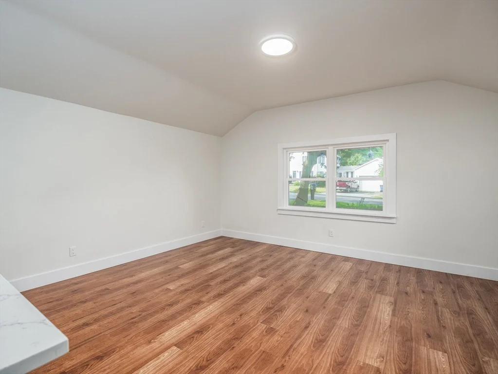 117 Precinct St, Lakeville