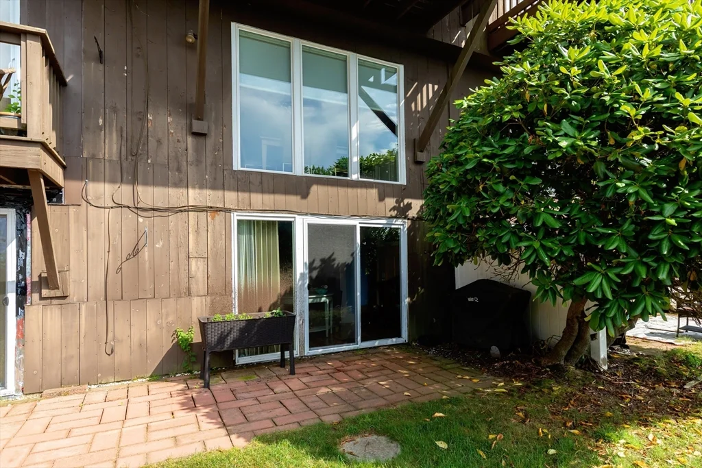 24 Ships View Ter, Buzzards Bay