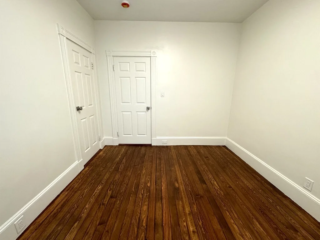 11 East Milton Rd, High Street Hill