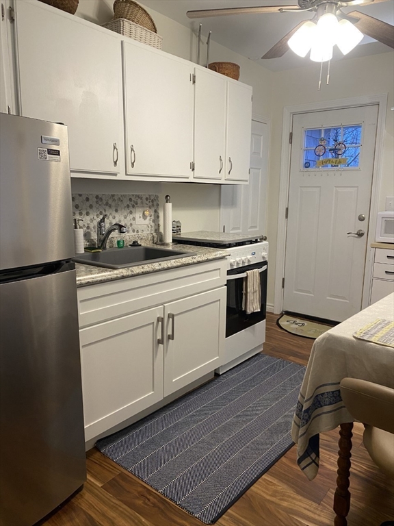 31 Hampton Cir, Hampton Hill