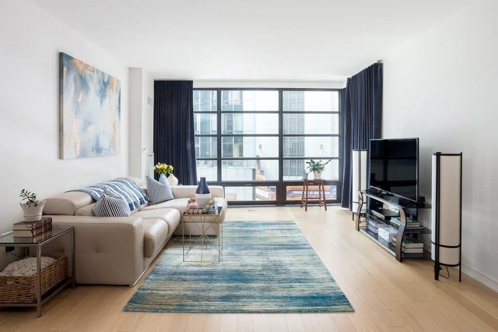 580 Washington St, Midtown