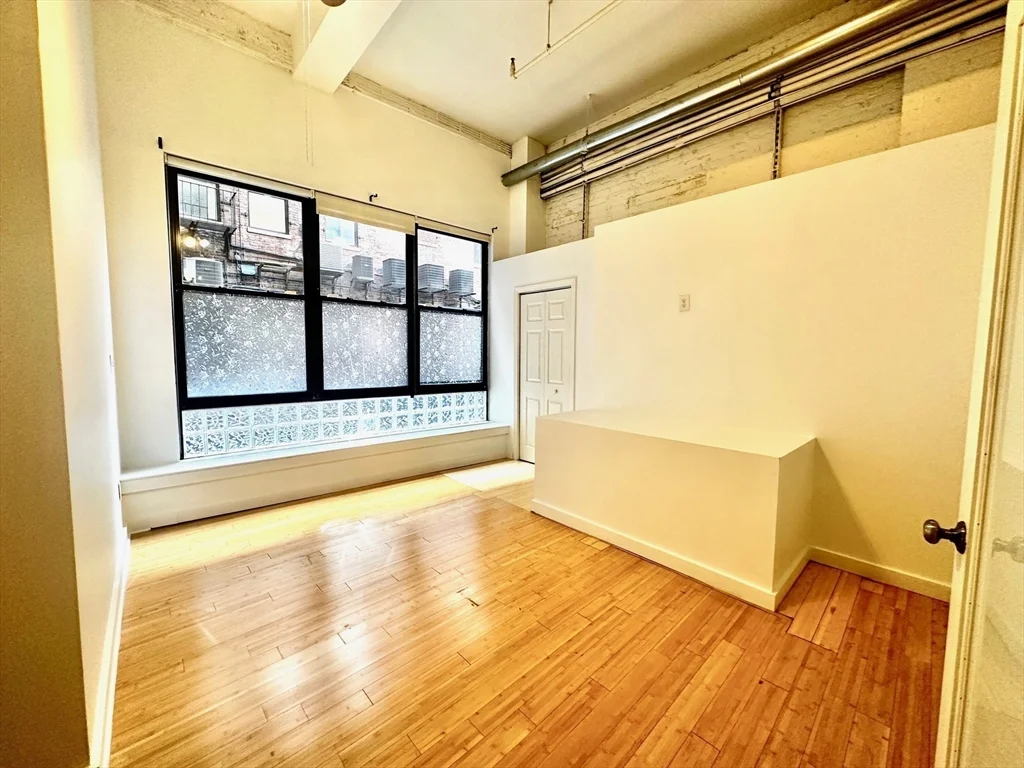 121 Beach St, Leather District