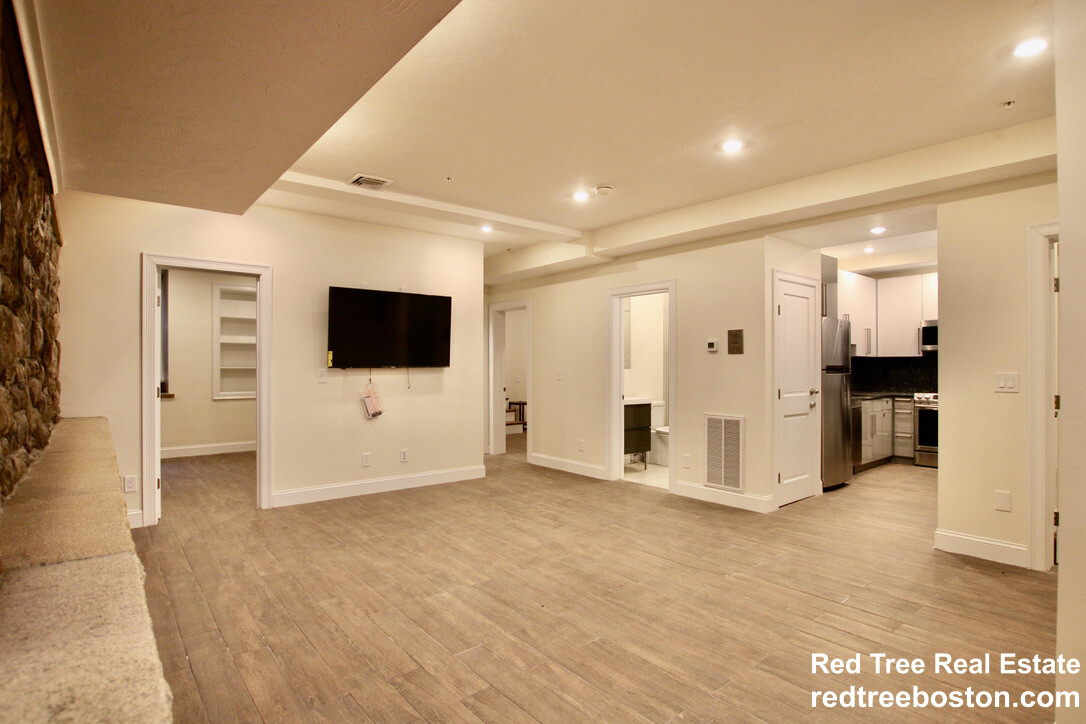 1616 Beacon St, Corey Hill