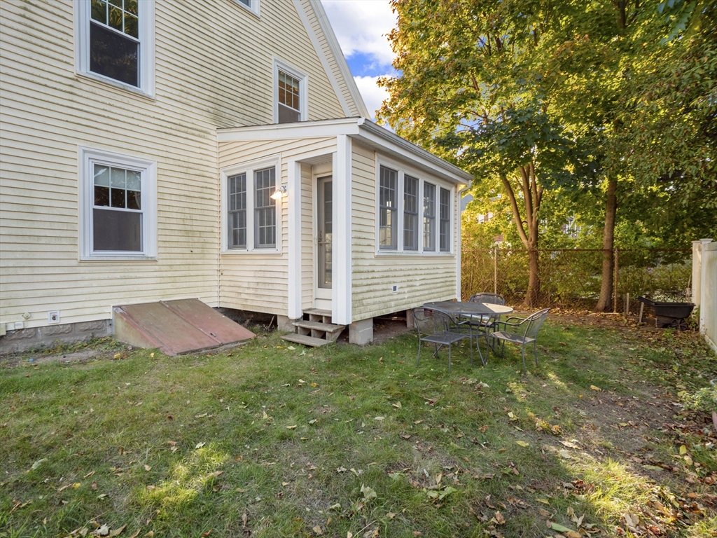 14 R Charles St, Danvers
