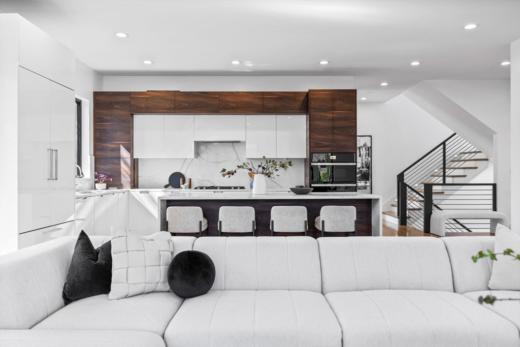 706 Saw Mill Brook Pkwy, Newton Center