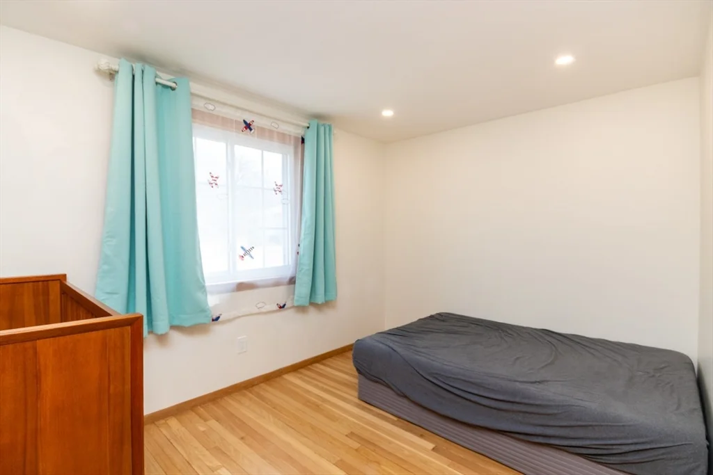 22 Livoli Rd, Framingham