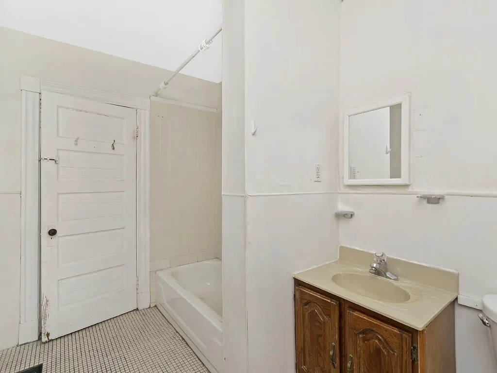 29 Appleton St, North Quincy