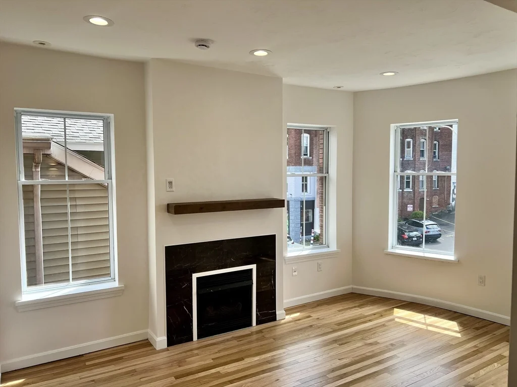 257 Pleasant St, Worcester