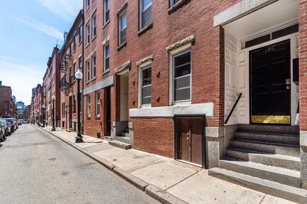 198 Salem St, North End