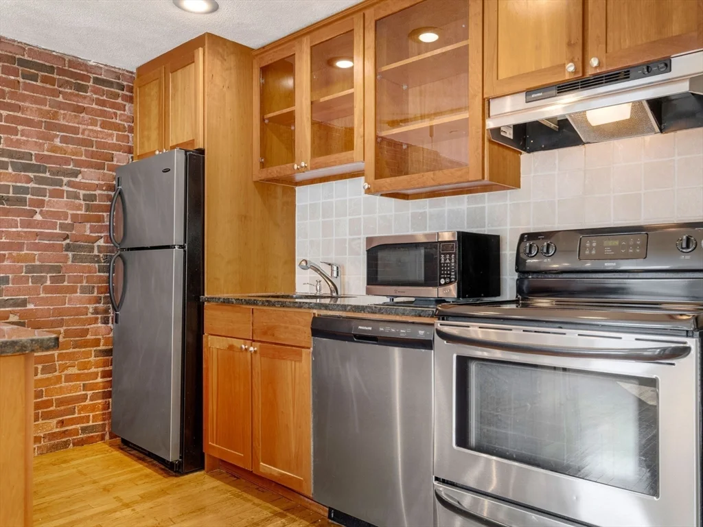386 Commercial St, North End