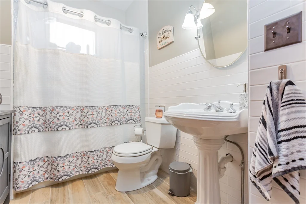 256 Maple St, Fall River