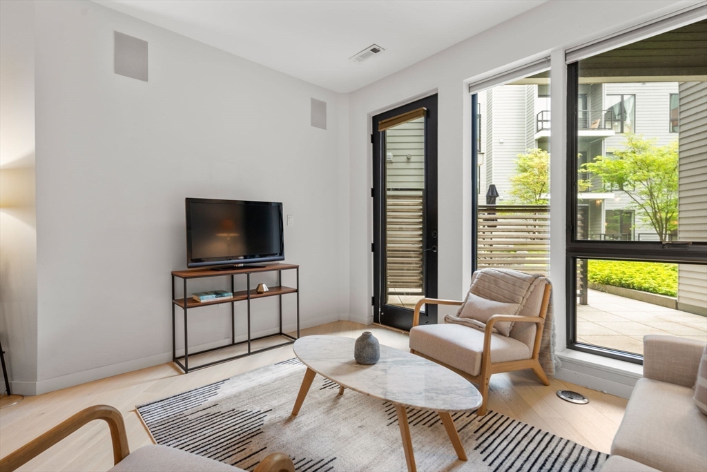 45 W 3rd St, South Boston