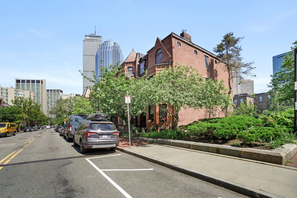 231 West Newton, Back Bay