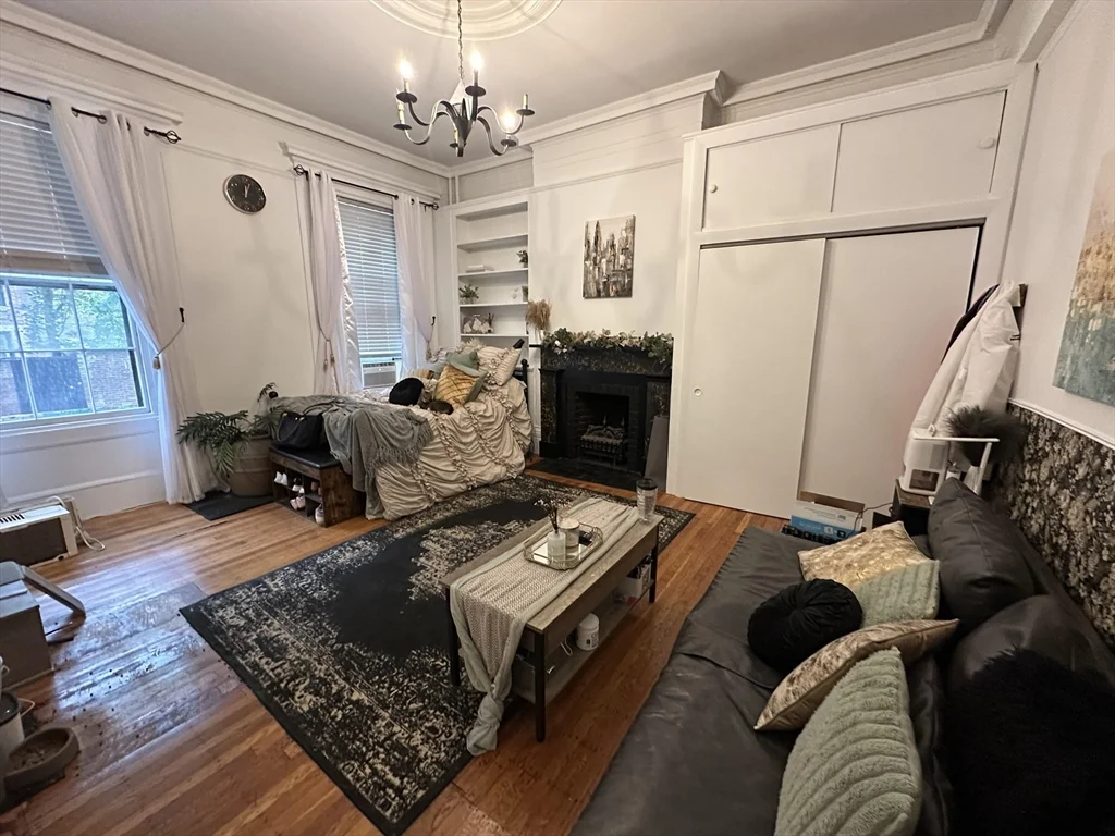 107 Charles St, Beacon Hill