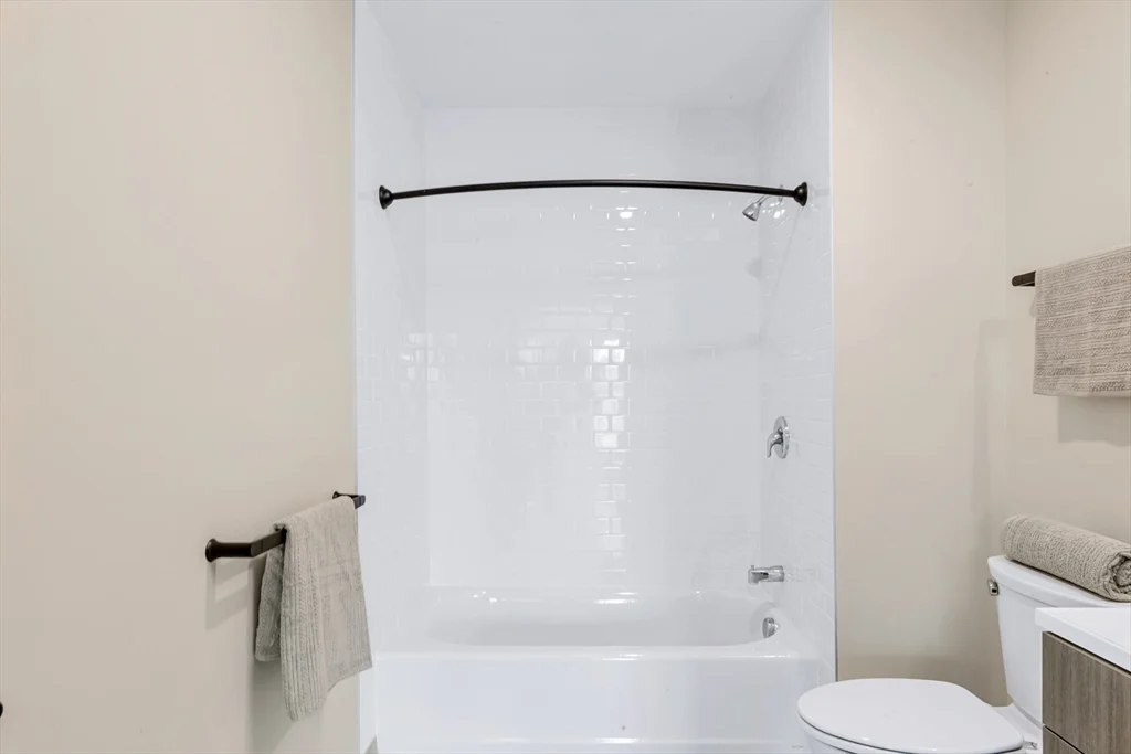 375 Cummins Highway, Roslindale