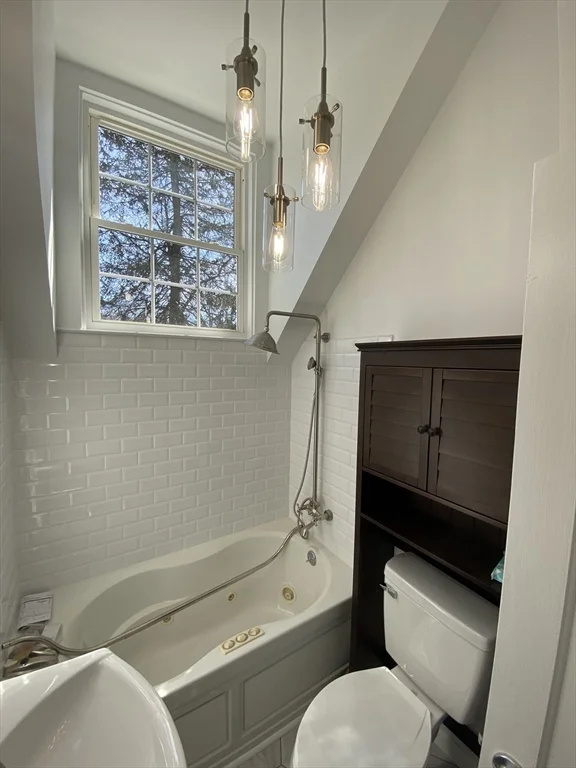 74 Moore Ave, Warren