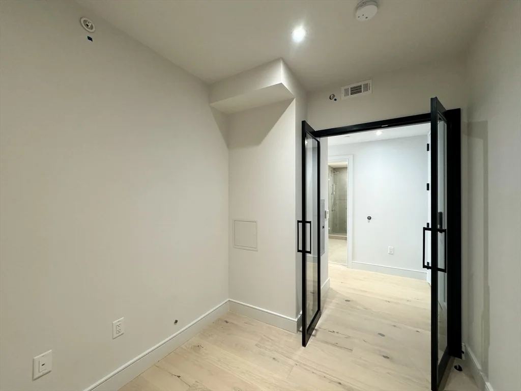 1 Nevins Hill Way, Brighton