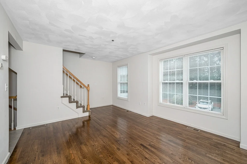 42 Rogers St, Tewksbury