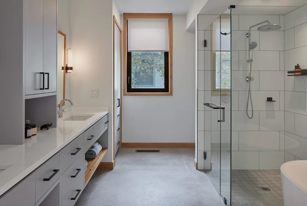 76 Holworthy St, Strawberry Hill