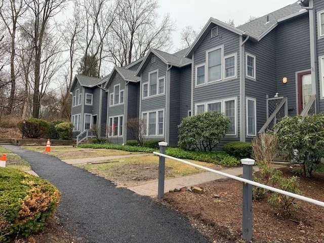 29 Amity Pl, Amherst