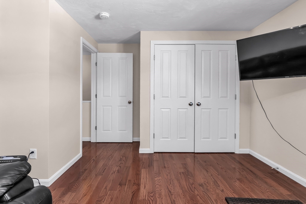 6 Gedney Dr, Peabody