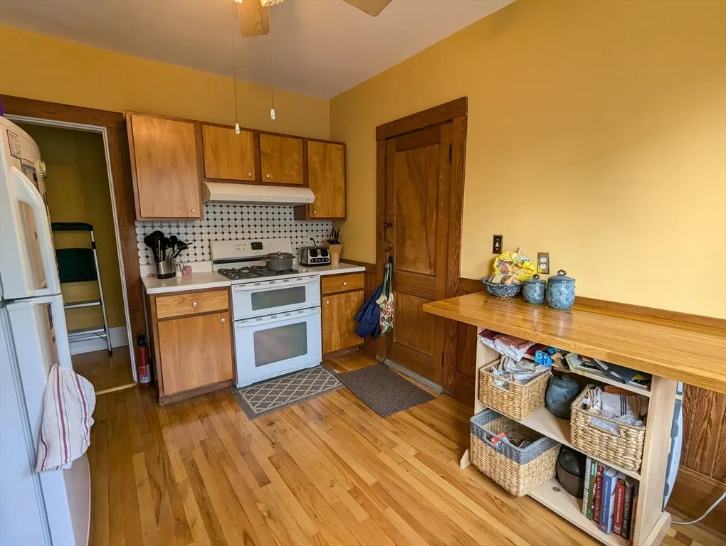 17 Commonwealth Rd, Watertown