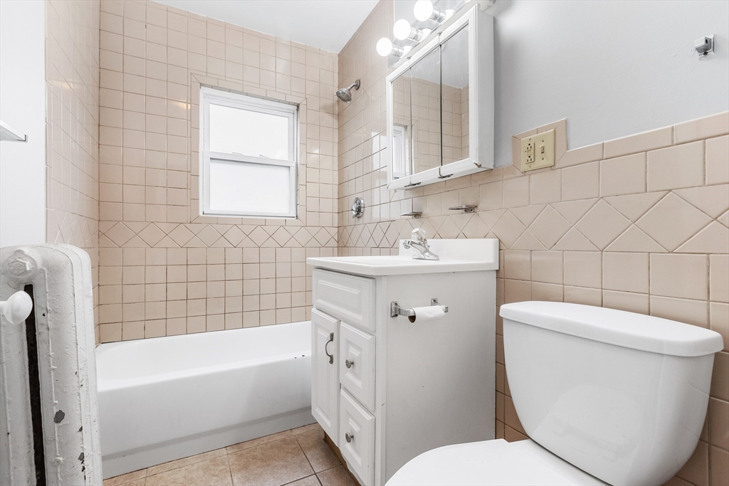 28 Sunset St, Mission Hill