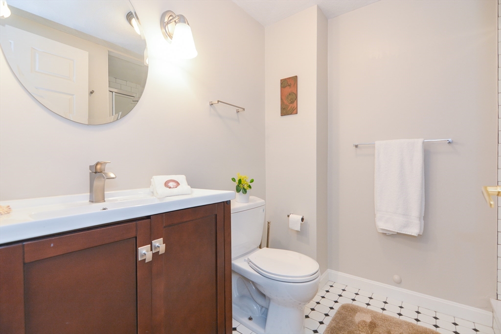 3 Abbot Ct, Marblehead