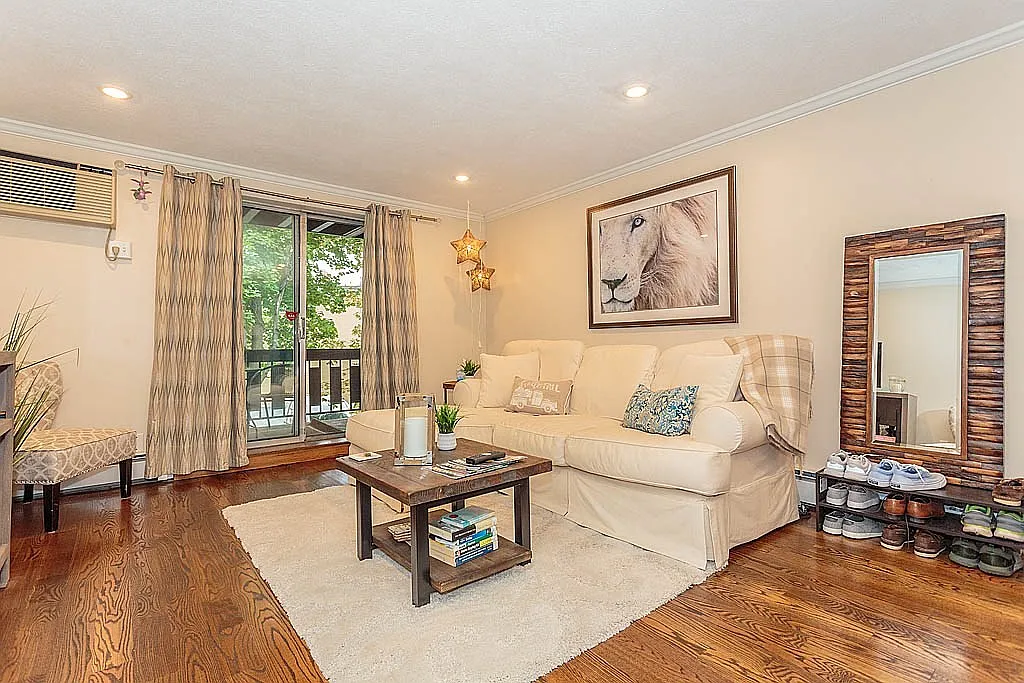 99 Pleasant St, Watertown