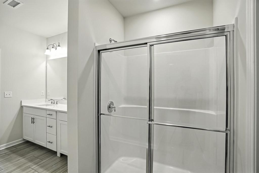 4 Winslow Ln, Grafton