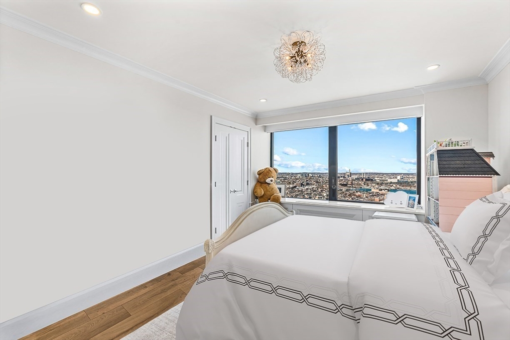 85 E India Row, Waterfront