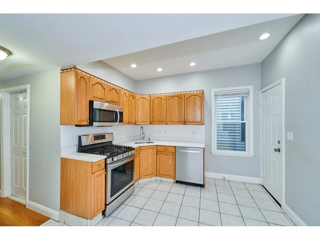 5 Transit St, South Boston