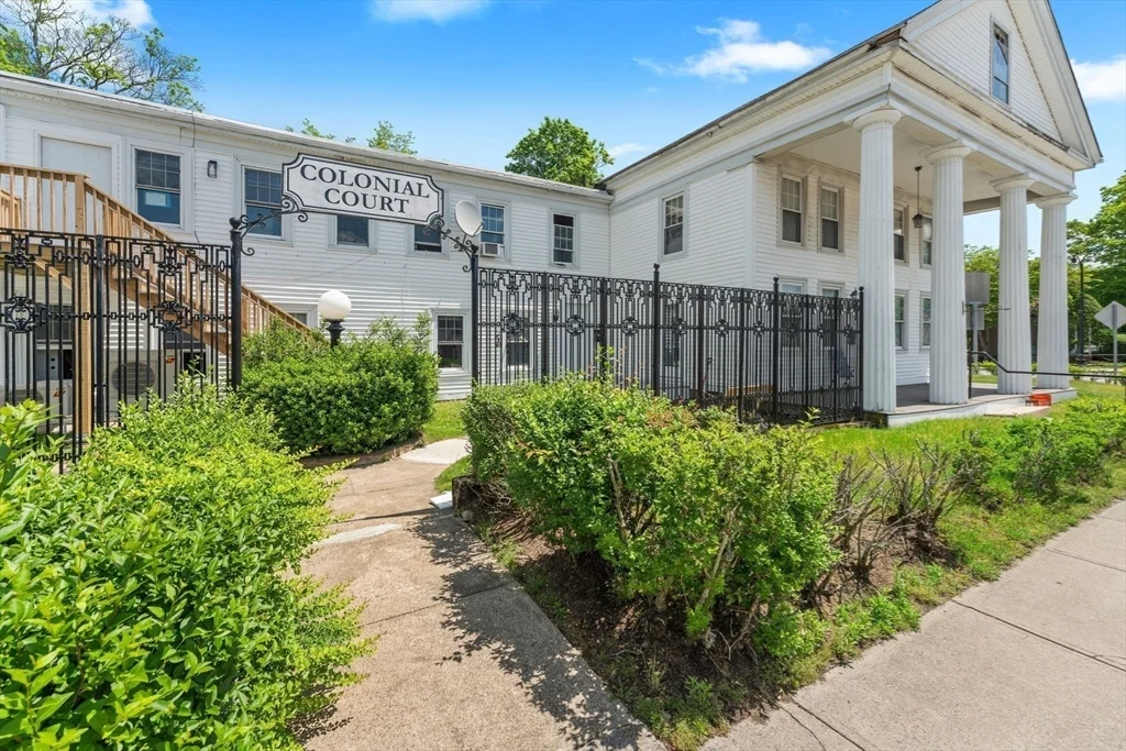 7 Main St, Foxboro