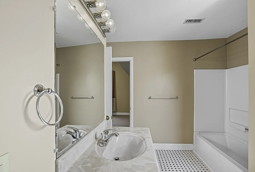 64 South St, Westborough