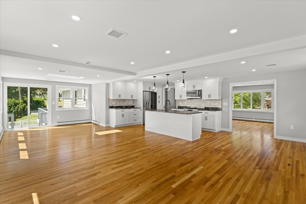 19 Coach Ln, Norwood