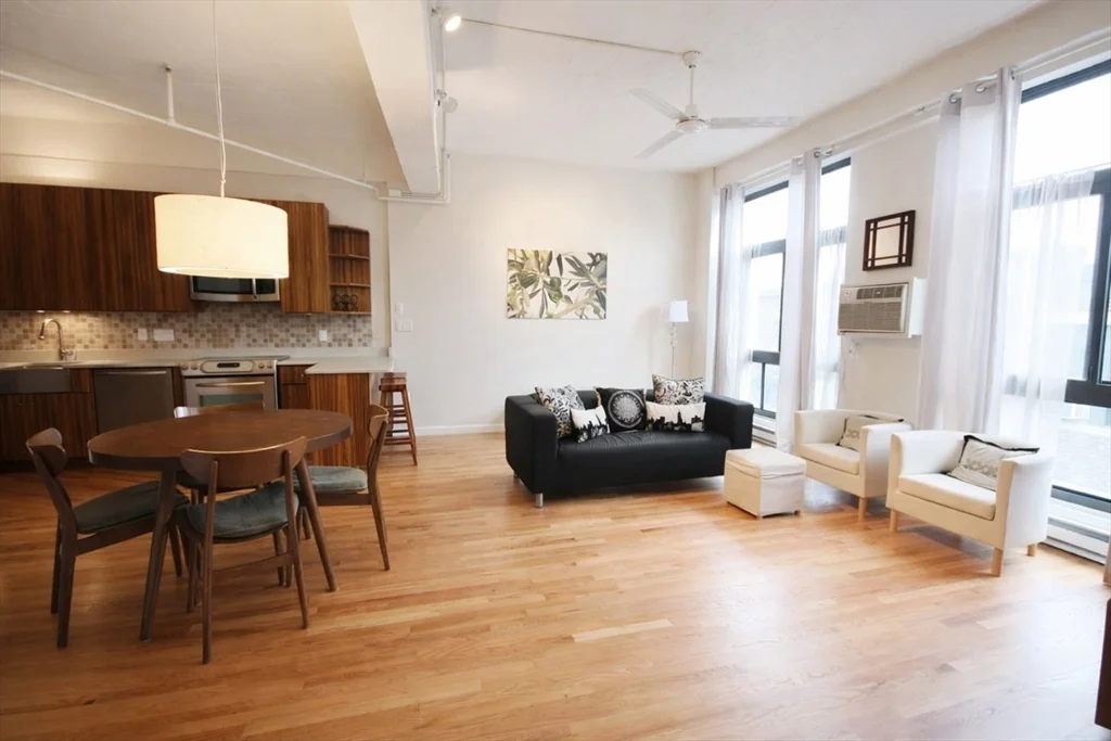 12 Stoneholm St, Fenway