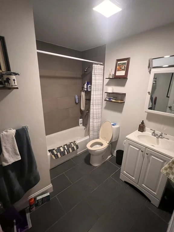 663 East Broadway, South Boston