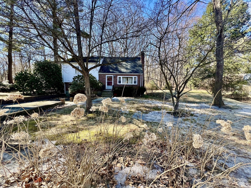 45 Maiden Ln, Wayland