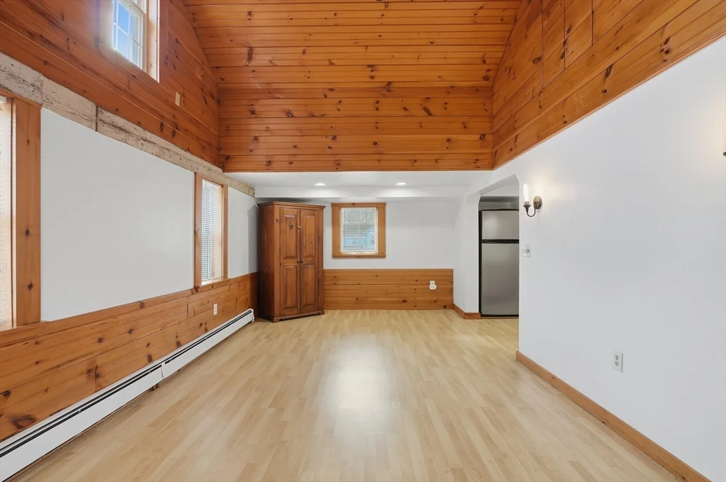 92 Main St, Hopkinton