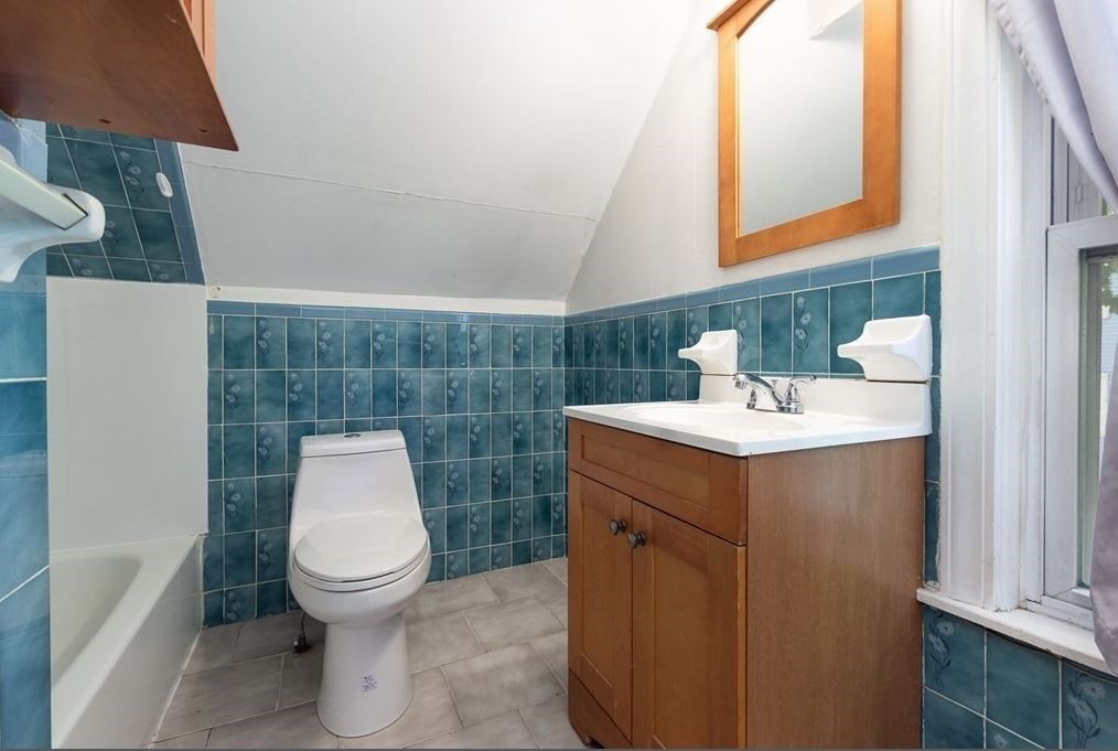 40 Montfern Ave, Oak Square