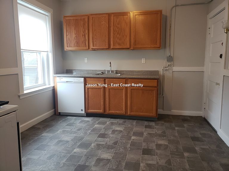 3 bed, 1 bath apartment for rent at 228 South St Unit 5A, Jamaica Plain — photo 14 of 18