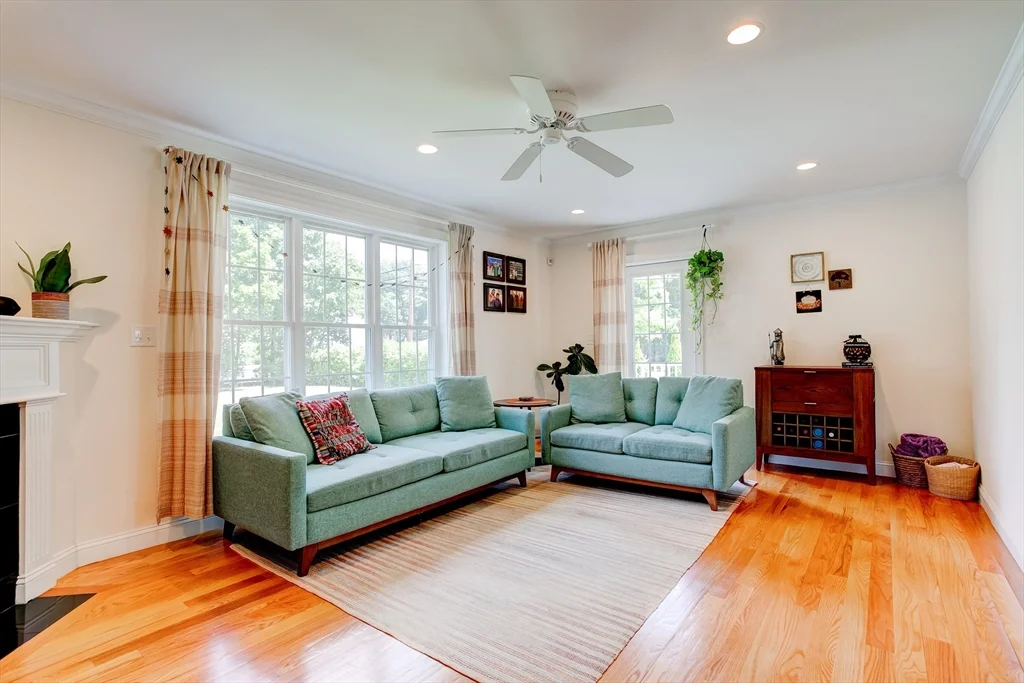 3 Hawthorne St, Woburn