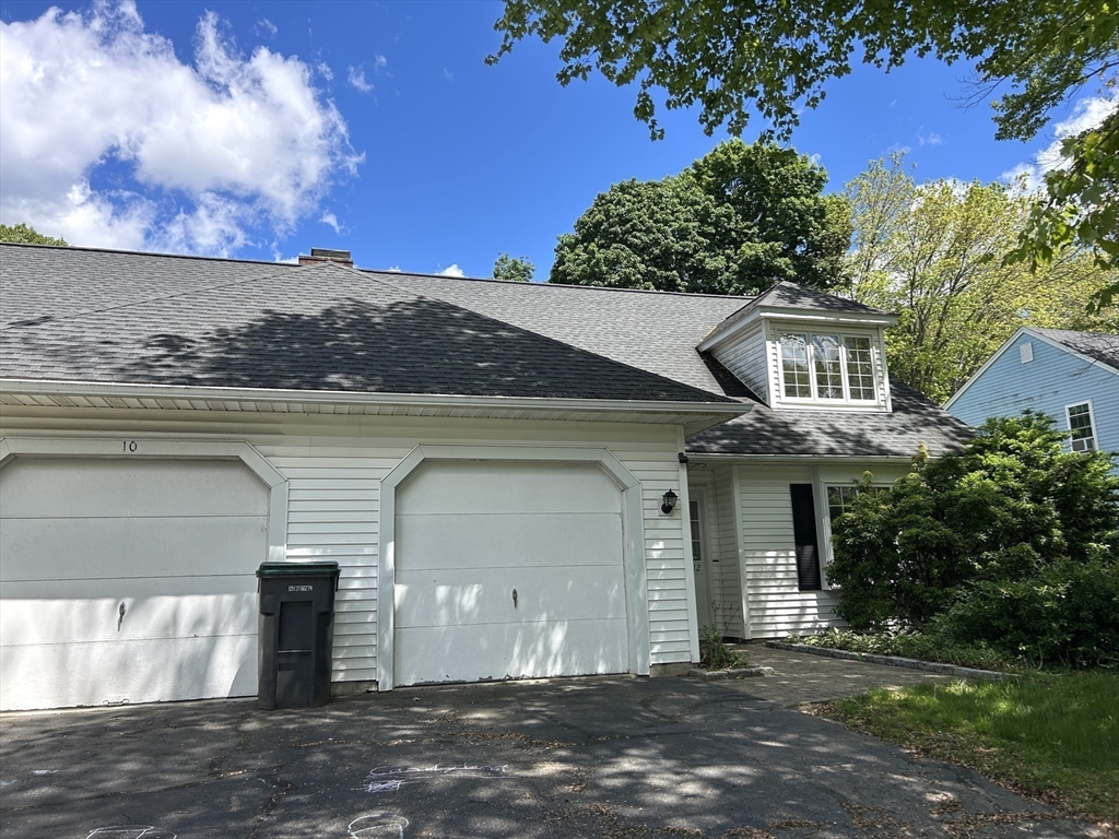 12 Homeward Ln, Natick