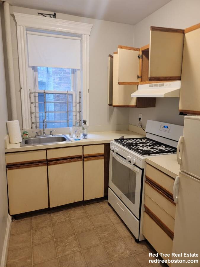 Studio bed, 1 bath apartment for rent at 368 Riverway Unit 5, Jamaica Plain — photo 2 of 8