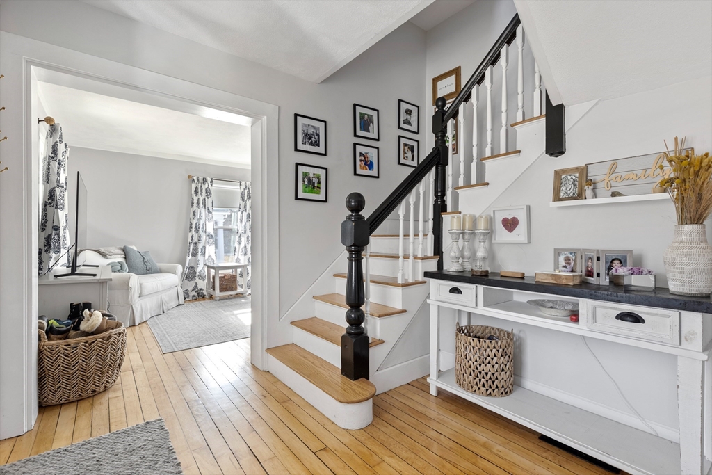 80 Dutcher St, Hopedale