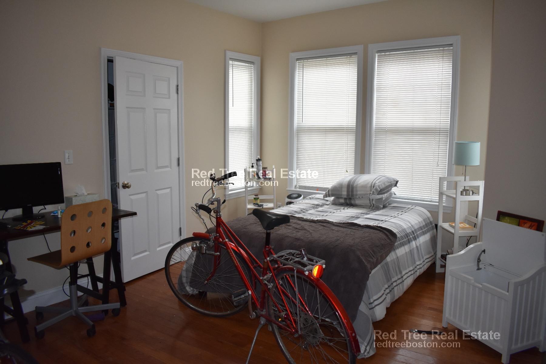 30 Circuit St, Roxbury