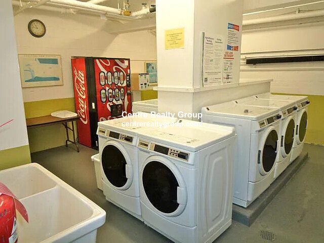 101 Monmouth Ct, Longwood